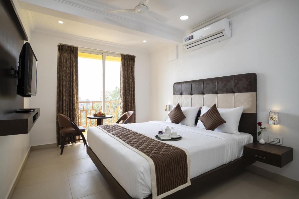 Sairaj Beach Resort Calangute Esterno foto