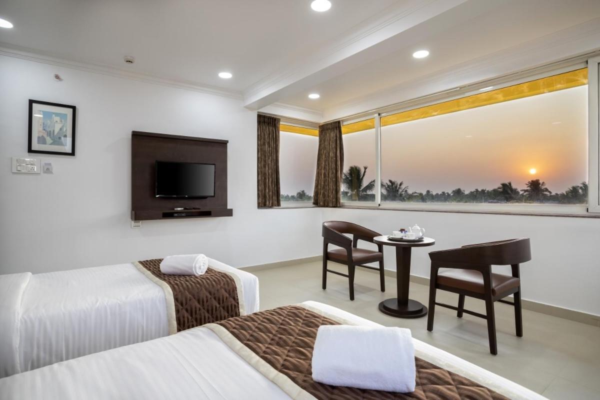 Sairaj Beach Resort Calangute Esterno foto